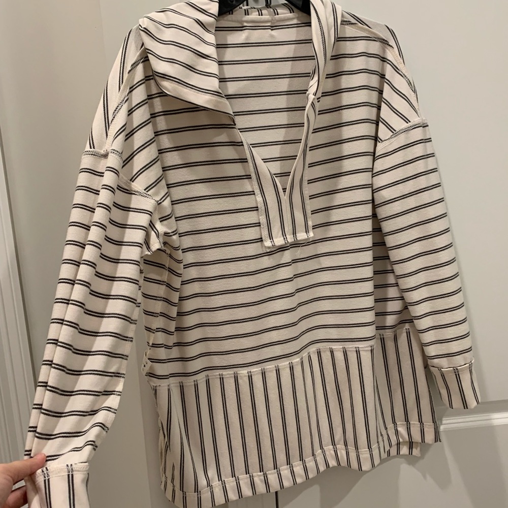 Hooded shirt